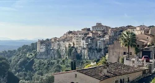 Tourrettes sur Loup village